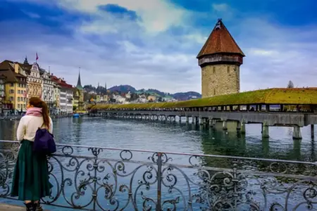 Reisen in der Schweiz mit dem Auto – wann und wo lohnt es sich, eine Vignette zu kaufen?